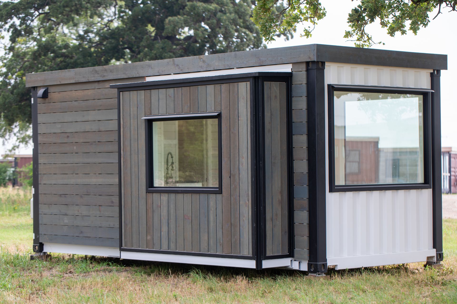 Future-Forward Container Shops: Innovation and Sustainability in Modular Commerce